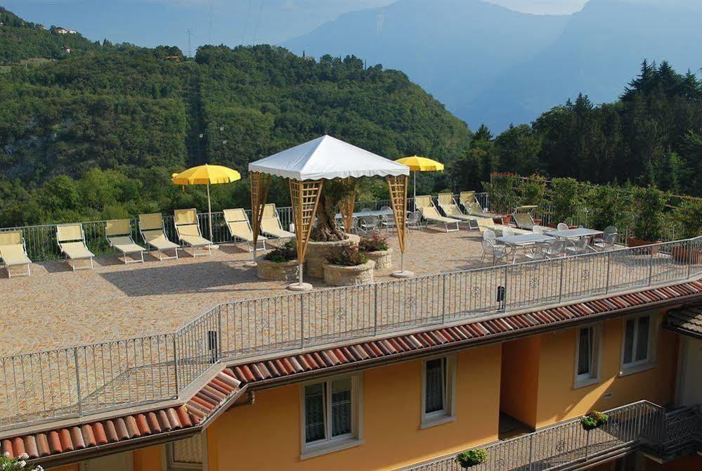 Residence Terry Tremosine Bagian luar foto