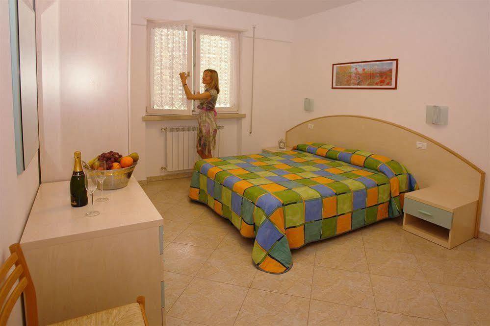 Residence Terry Tremosine Bagian luar foto