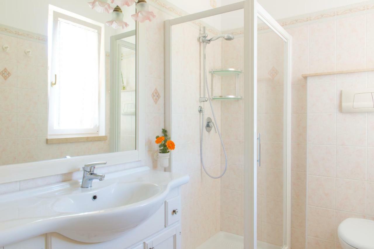 Residence Terry Tremosine Bagian luar foto