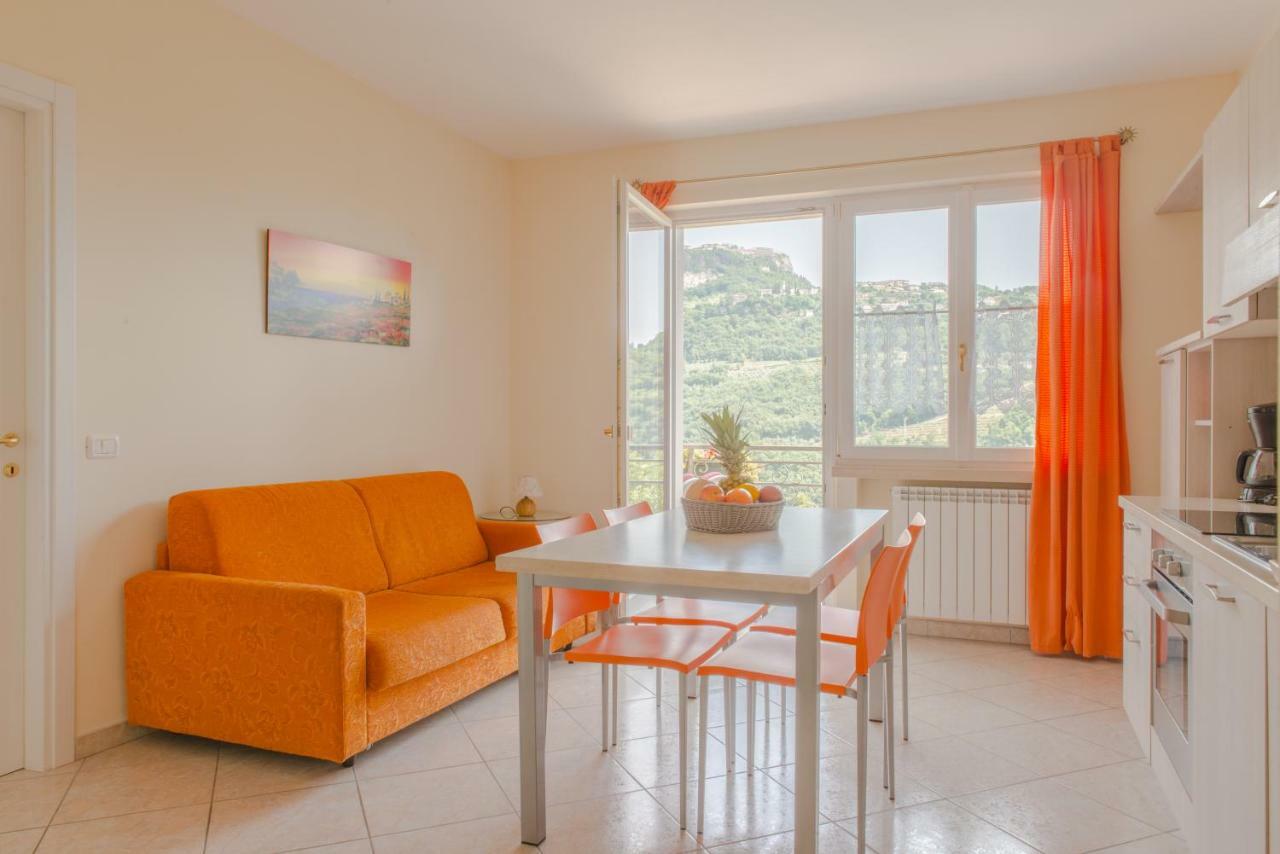 Residence Terry Tremosine Bagian luar foto