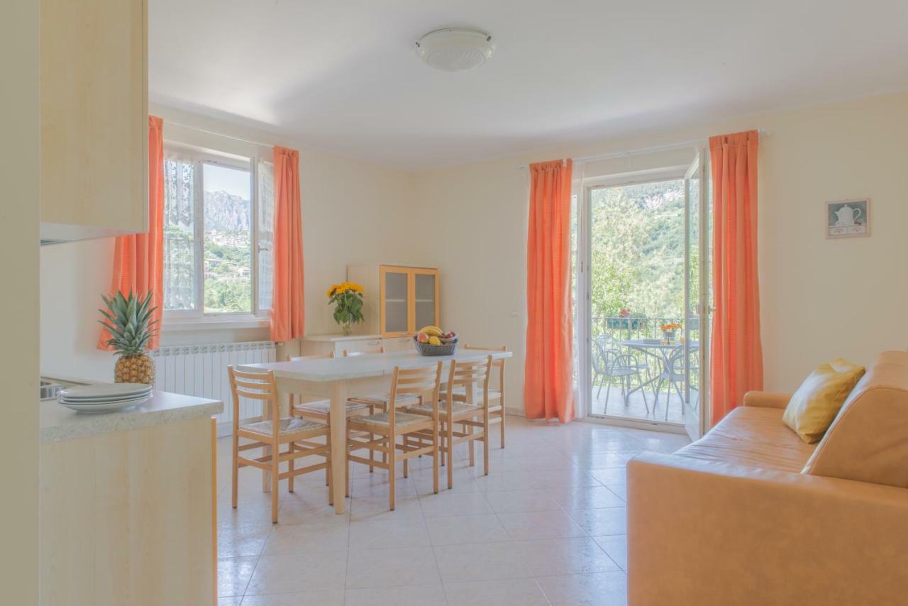 Residence Terry Tremosine Bagian luar foto